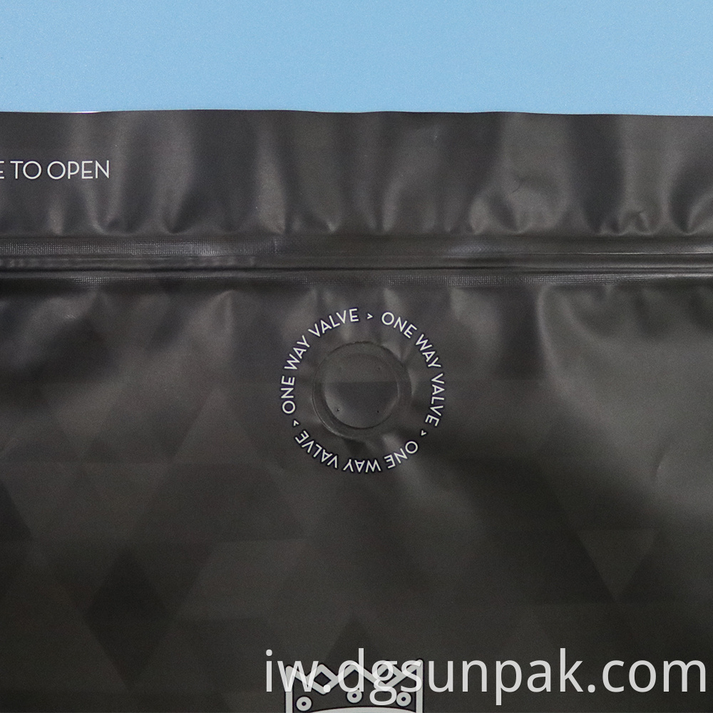 תיק doypack בגימור מט שחור בהתאמה אישית שקיות אריזה מפלסטיק לאריזת תחתונים